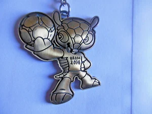 Brasileño**{ Fuleco da copa 2014 }**Llavero **(GENUINO)** Envío gratuito** - Imagen 1 de 3