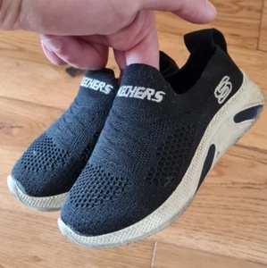 Zapatos sin cordones negros Skechers para niños talla EU 24 / UK 7 / US 8 niños pequeños - ligeros - Imagen 1 de 7