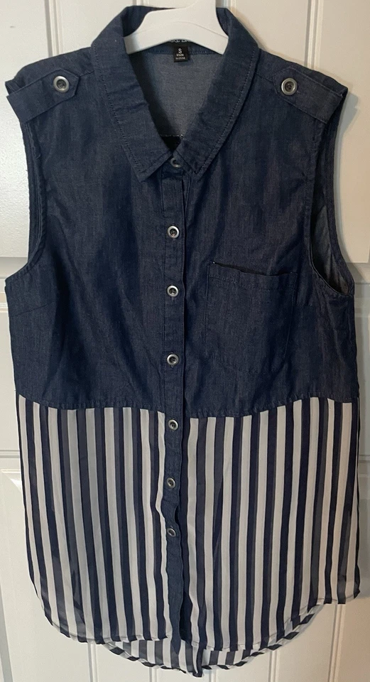 Camisa jeans feminina dupla zero pequena sem mangas com botões e bainha listrada - Imagem 1 de 4