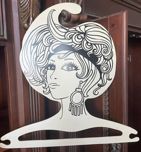 1967 MOD Face Hanger, Vintage Boutique Clothes Display Hanger - Picture 1 of 10