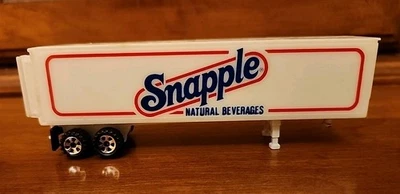 Remolque semirremolque Road Champs Snapple Kenworth fundido a presión sin cabina puertas traseras abiertas Foto 1 de 4