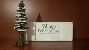 8 pulgadas Village Pole Pine Tree - Snow Village Department 56 - Imagen 1 de 2
