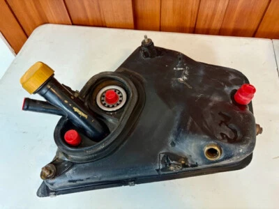 Tanque de aceite de motor Porsche 911 1984-89 usado 91110700631 Foto 1 de 4