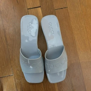 Gucci Rubber Slip On Open Toe Platform Slide Sandals Porcelain Blue Women's 9 - Picture 1 of 7