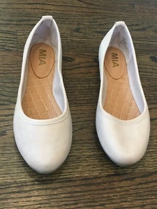 Mia  Slip On Ballerina Flats Shoes Taupe Color Size 6.5M NEW - Picture 1 of 6