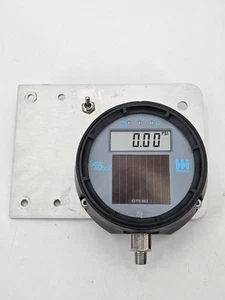 Weiss Solar Metrix 0-60PSI Digital Pressure Gauge - Picture 1 of 8