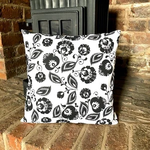 579. Handmade 100% Cotton Cushion Cover B&W FOLK FLOWERS Various sizes - Picture 1 of 3