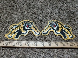 Lote de 2 Hamilton Tiger Cats Auténticos CFL Jersey Equipo Juego Conjunto 5.5" x 4" - Imagen 1 de 5
