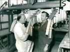 In einer Flugzeugfabrik in Einswarden, Deutschland. - Vintage Fotografie 1168909