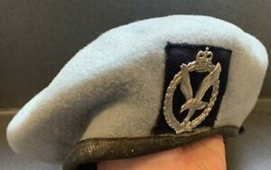 British Army - Airborne - Army Air Corps - Post War Beret Cap and Badge