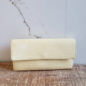 Louis Vuitton Portafoglio Epi Pelle Giallo Burro Patta Francese Vintage Compatto Pochette LV - Foto 1 di 13