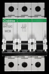 CRABTREE 32 AMP CURVE C 10kA TRIPLE POLE MCB 6HT32C LOADSTAR - Picture 1 of 6