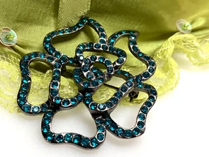 Vintage Brooch Flower Blue Rhinestones Diamante Silver Metal 17.24g - Picture 1 of 7