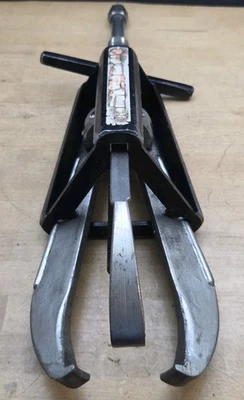 Extractor de engranajes de bloqueo de 3 mordazas KD Tools 3616 - 20 toneladas (bloqueo Posi) Foto 1 de 4