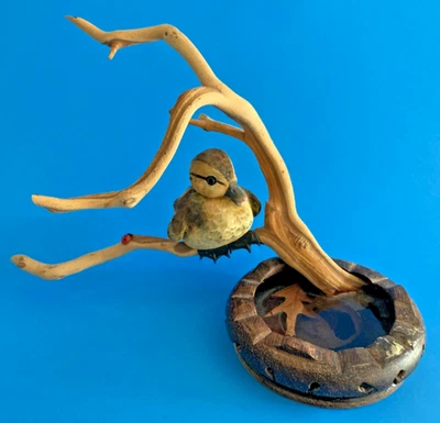 PATITO BEBÉ PATO TALLADO MADERA RAMA BASE LADYBUG TALLADO A MANO ARTE FIRMADO BEVY W Foto 1 de 4