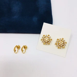 Orecchini Estee Lauder Starburst tono oro traforati + attacco a clip - Foto 1 di 10