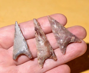 Afrikanisches neolithisches Steingeschoß geknappte Pfeilspitze Punkte Sahara Wüste Afrika - Bild 1 von 2