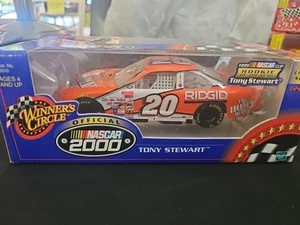 Tony Stewart #20 Home Depot 1:24 "Rookie Of The Year" 2000 Winner's Circle - Foto 1 di 6