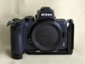 Nikon Z 50 20.9MP Spiegellose Systemkamera -(Nur Gehäuse) und Zubehörpaket - Bild 1 von 9