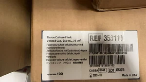 (100/Cs) CORNING 250mL 25cm² Rectangular Cell Culture Flasks Vented Caps 353110 - Picture 1 of 1