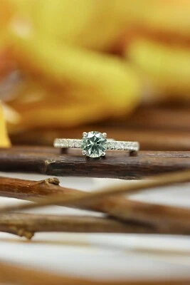 Anillo de compromiso con banda de eternidad de diamantes y zafiros Montana de 1,4 quilates de oro blanco de 14 k Foto 1 de 4