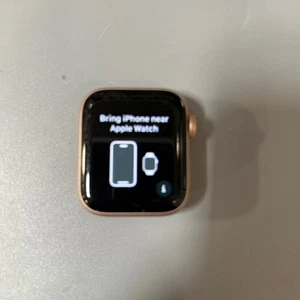 Apple Apple Watch SE - 40mm Gold Aluminum - GPS + Cellular (Read Description) - Zdjęcie 1 z 6