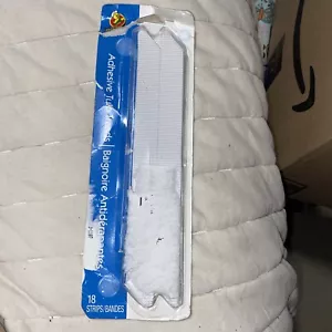 Duck Brand 663138 Adhesive Bath Tub Tread Strips 0.75” x 8.5” White Grip NonSlip - Picture 1 of 6
