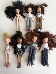 Vintage 2001 Bratz (7) Puppen Konvolut mit Kleidung Schuhe Zubehör Mode 2001 MGA - Bild 1 von 15