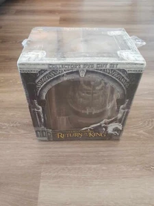 The Lord of the Rings - Return of the King collectors DVD gift set & statue NEW - Picture 1 of 5