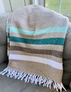 Coperta in cotone intrecciato a mano Nubby Tan con righe 68” X 40” usata in ottime condizioni morbida - Foto 1 di 3