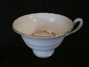 Shelley - BRIDAL WREATH - Teacup Only - Picture 1 of 1
