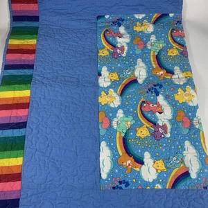 Vintage Care Bears Quilt Babydecke Krippe Decke Regenbogen 41”x35” Bonuskissen - Bild 1 von 18