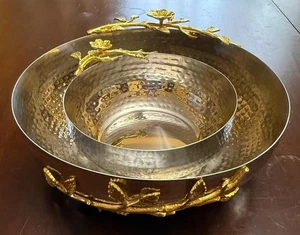 Par de cuencos para servir de metal martillado oro 3D flores decorativas 10" + 6,5" India - Imagen 1 de 7