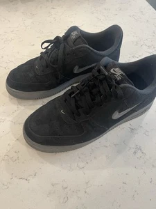 HQ3827 002 Nike Air Force 1 Low '07 Jewel Black Cool Grey Men`s 11.5 - Picture 1 of 8