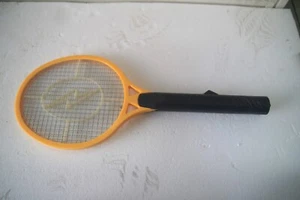 Racchetta Elettrica a batterie Uccidi Zanzare Mosche Insetti Casa E Campeggio - Picture 1 of 2