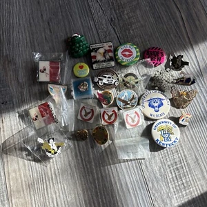 VINTAGE TO MODERN Lot Hat/Lapel Assorted Pins Pinbacks- Kentucky Wildcats - Picture 1 of 2