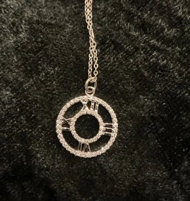 Colgante y cadena abierta Tiffany & Co Atlas de oro blanco y diamantes de 18 k usados Foto 1 de 4