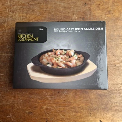 Zodiac Professional Round Cast Iron Sizzle Dish with a wooden trivet Brand New - Image 1 of 2