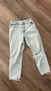 Abercrombie & Fitch The Mom Jean Ultra High Rise Womens 29/ 8 Raw Hem Light Wash - Picture 1 of 7