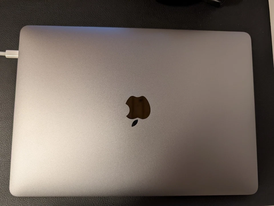 Apple Macbook Pro 13, 2019, Modell 2017, wie neu, keine Gebrauchsspuren - Bild 1 von 1