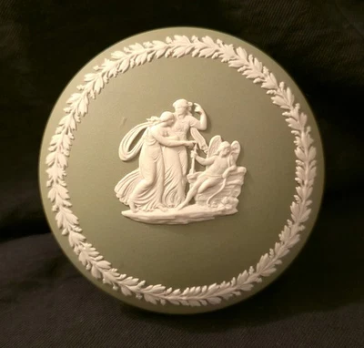 Vintage Meio Século Wedgwood Jasperware Sálvia Verde Bugigangas Caixa Vênus e Cupido - Imagem 1 de 4