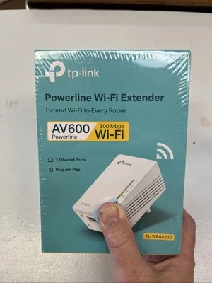 TP-Link Wireless WiFi Extender Signal Booster Router Gigabit AV600 READ - Image 1 of 4