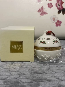 Mikasa Ball Christmas Ornamment Trinket Porcelain Holiday FK015 Holly Hinged Box - Picture 1 of 6