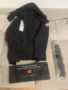 Canada Goose Wyndham Parka Size Large (fur included) - Picture 1 of 4