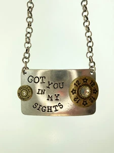 Amber's Allie "Got You in My Sights" Teller Halskette - Bild 1 von 4