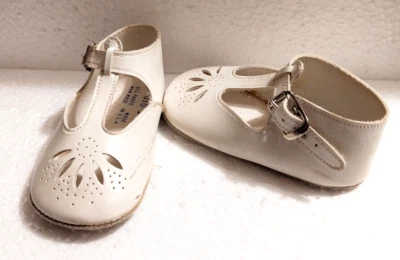 Vintage Shoes Baby Girls Shoes White Size 6 - 12 months  - 1980 - Image 1 of 4