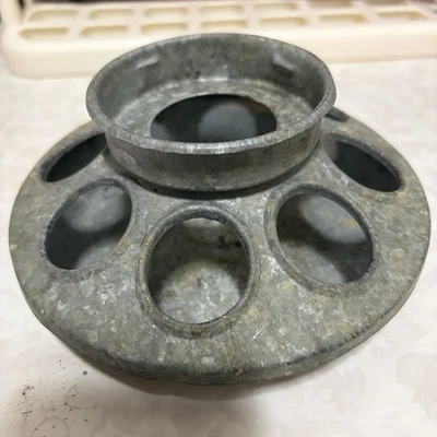 Alimentador redondo vintage 6x 3” regador galvanizado para pássaros decoração de campo de galinhas - Imagem 1 de 4