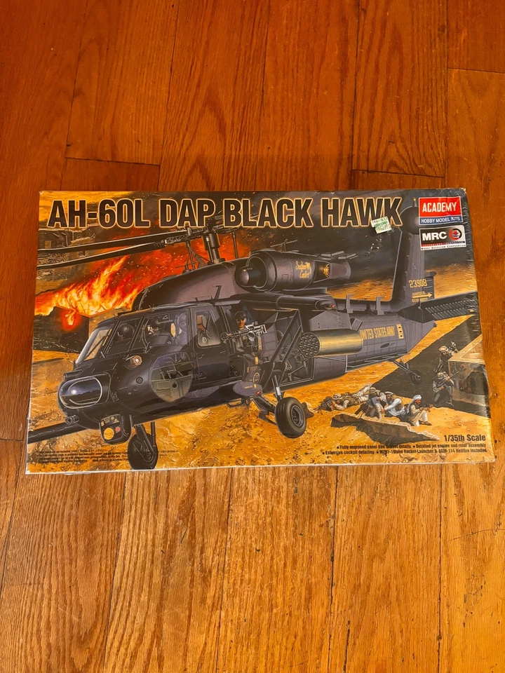 KIT MODELO PLÁSTICO ACADEMY 2217, 1/35 AH-60L DAP BLACK HAWK NUEVO Foto 1 de 1
