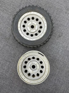 Vintage Kyosho Truck Räder 17mm Sechskant Nabe x2 RC - Bild 1 von 6