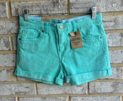 Pantalón corto Levi’s Green Girlfriend para niña talla 14R. Foto 1 de 4
